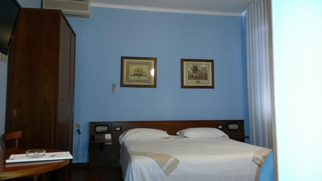 Hotel Mariani Iesi Quarto foto